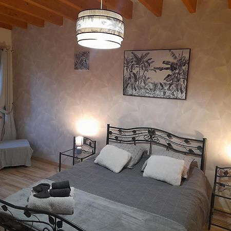 Domaine De La Tour Carree - 3 Chambres Benoitville Экстерьер фото
