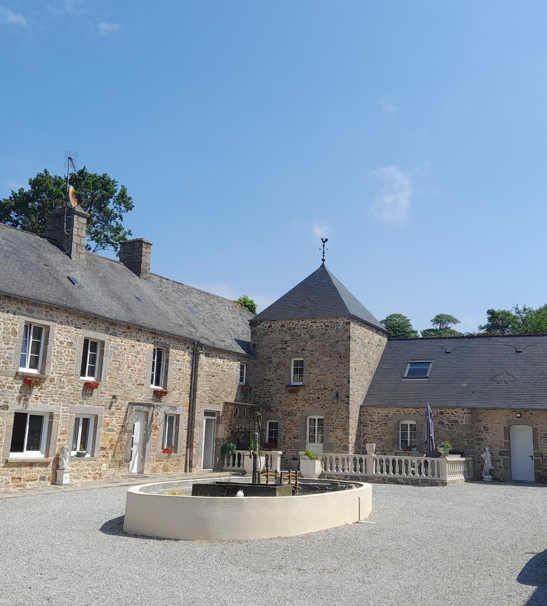 Domaine De La Tour Carree - 3 Chambres Benoitville Экстерьер фото