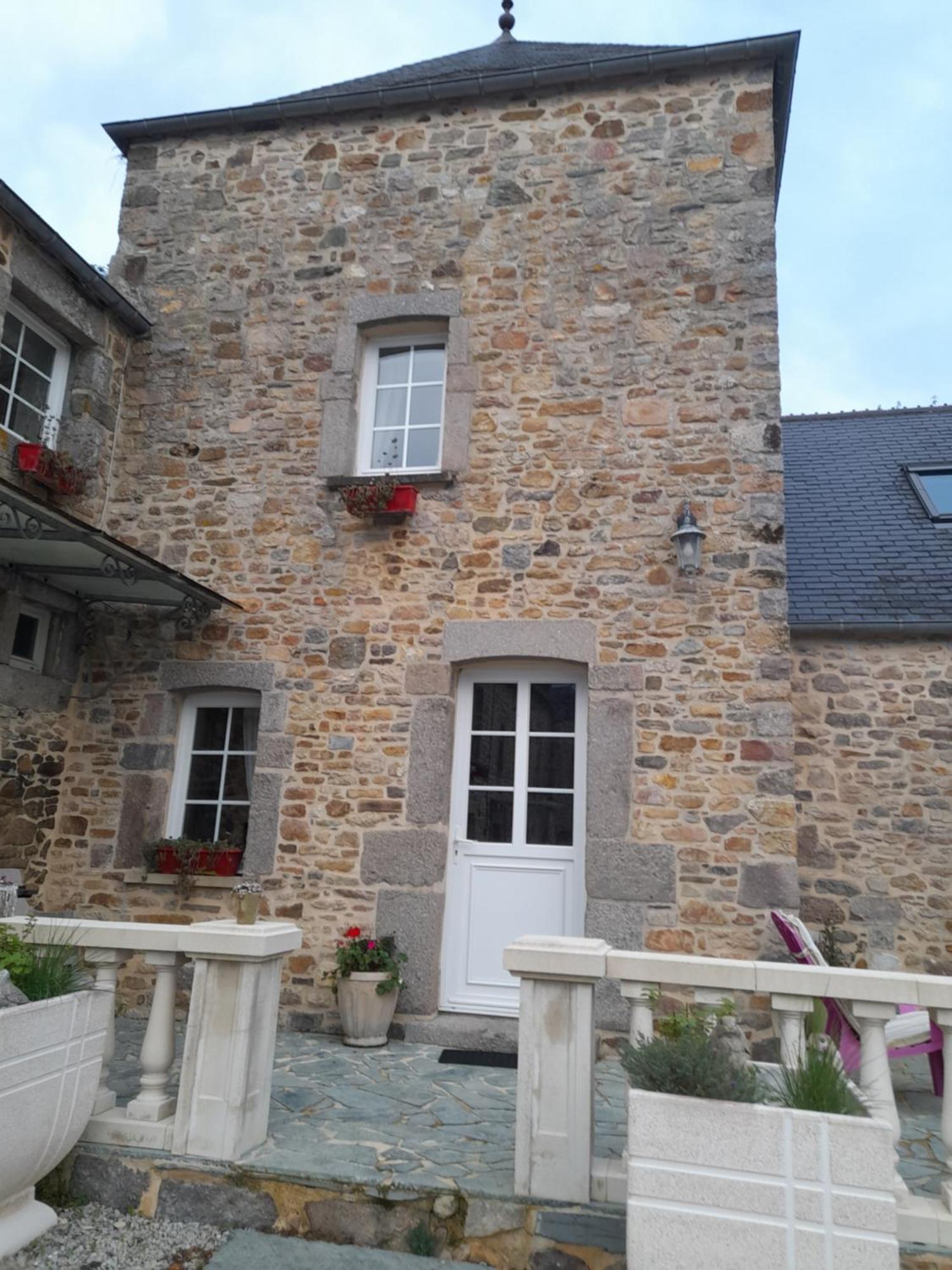 Domaine De La Tour Carree - 3 Chambres Benoitville Экстерьер фото