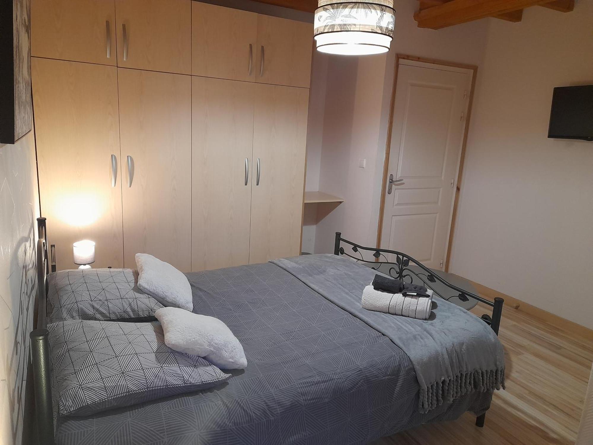 Domaine De La Tour Carree - 3 Chambres Benoitville Экстерьер фото